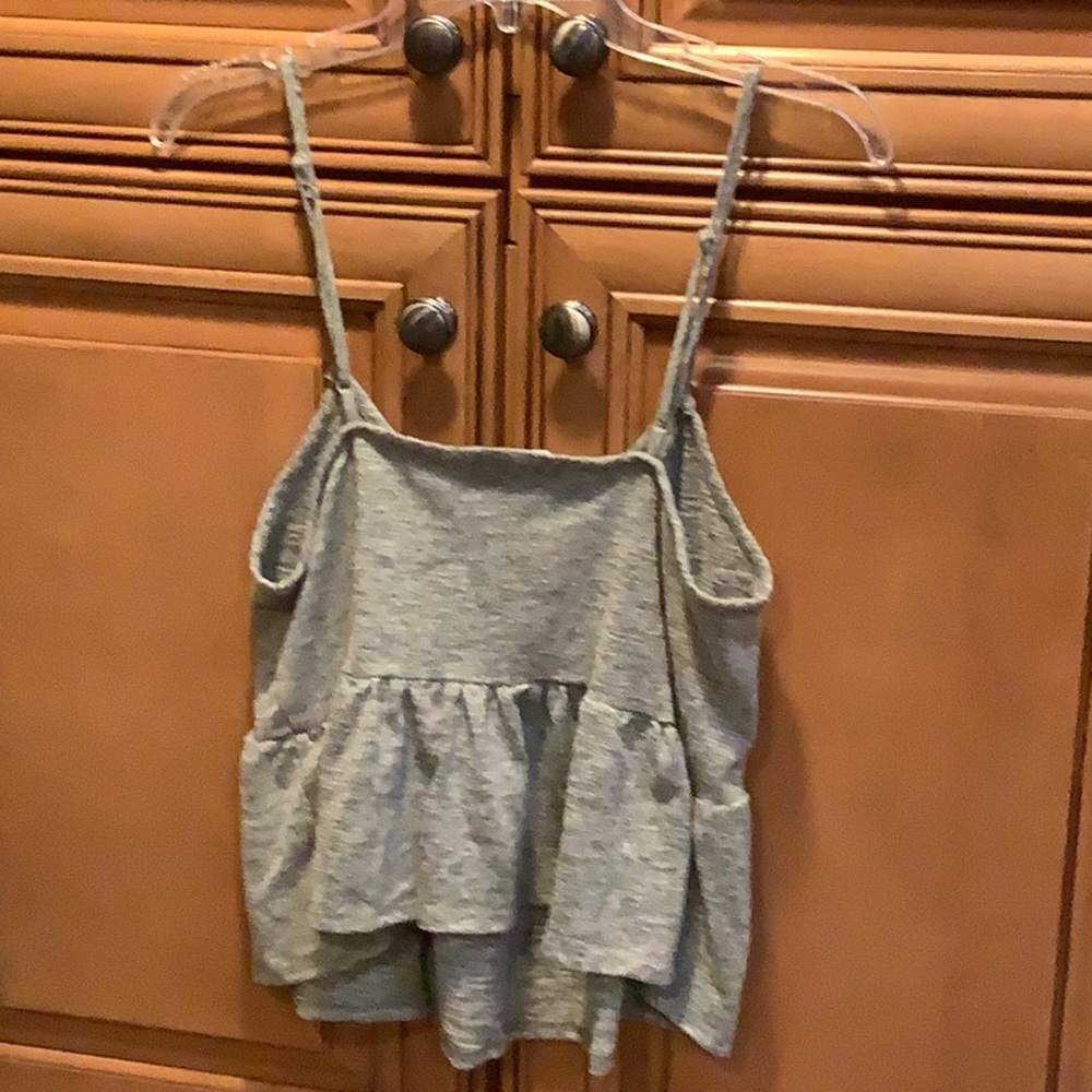 GRAY RUFFLE TANK TOP 👩 - Picture 2 of 2
